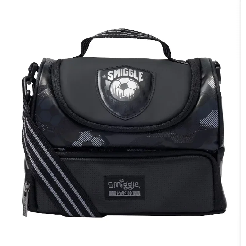 thumbnail image 1 of Mochila ligera de gran capacidad para estudiantes, estuche para bolígrafos y vaso de agua para niños con motivo del 18.º aniversario de la Copa del Mundo de Fútbol Smiggle Gold de Australia, 1 of 5