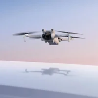 DJI Mini 3, mini drone caméra léger et pliable avec vidéo 4K HDR, 38 minutes d'autonomie de vol, prise de vue verticale réelle, nouveau modèle original C0 8