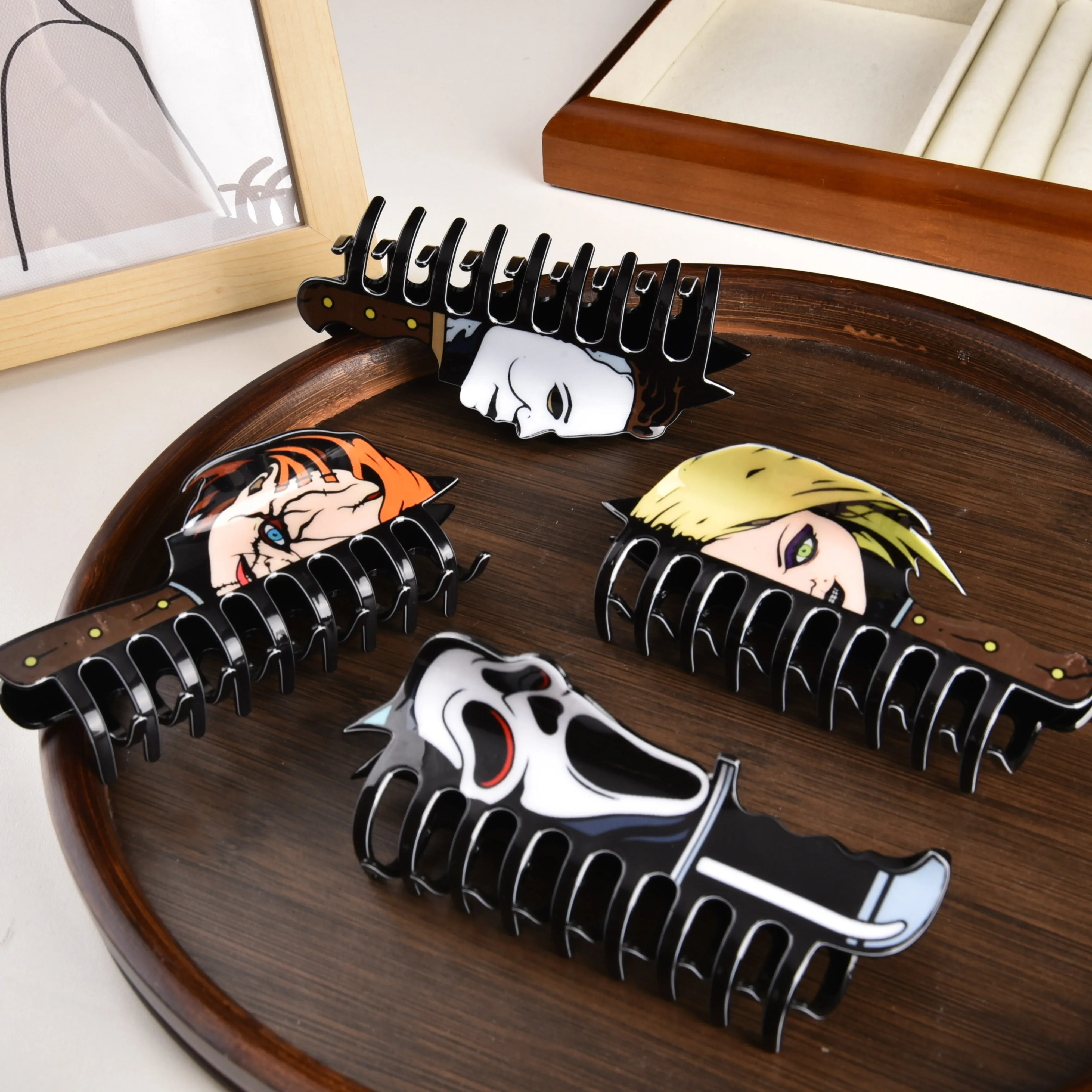 

Horror Series Hair Claw Acrylic Claw Clips Creative Face Crab Hair Clip Shark Clip Hair Accessories for Woman Halloween Theme