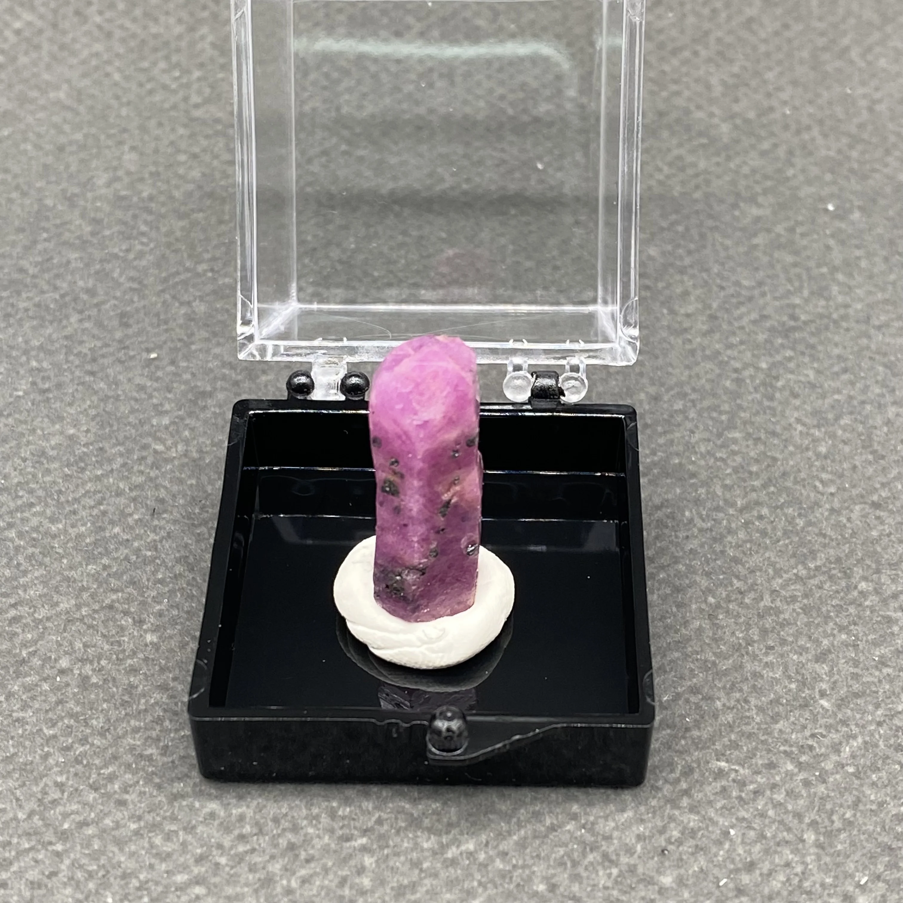 100%  Natural Myanmar ruby Mineral Specimens Stones and Crystals Healing Crystal   +Box size:35*35*35 mm