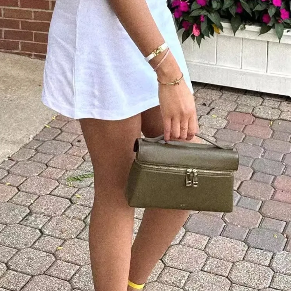 حقيبة يد نسائية من JW PEI بتصميم مقبض علوي، موديل...