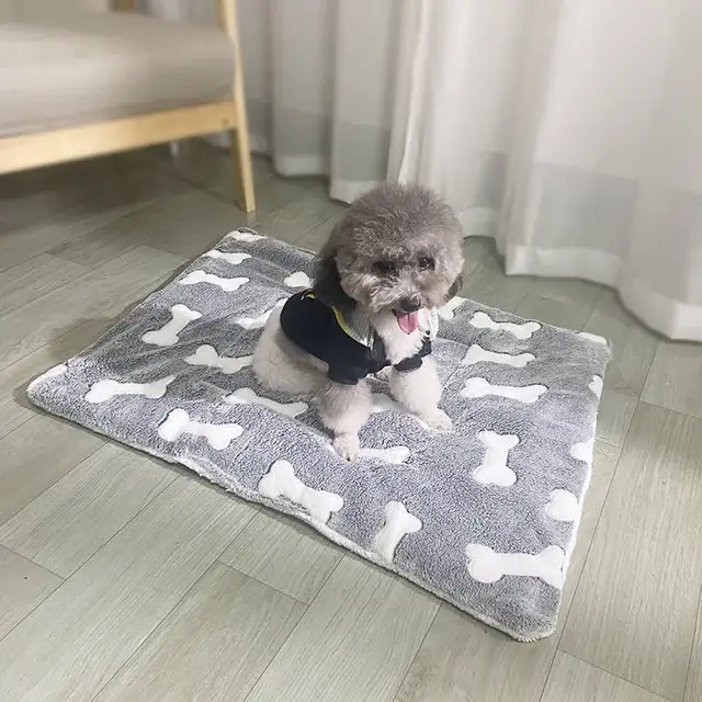 Multi-model pet flannel sleeping mat kennel mat blanket pet warm mat suitable for large medium and small pets 4
