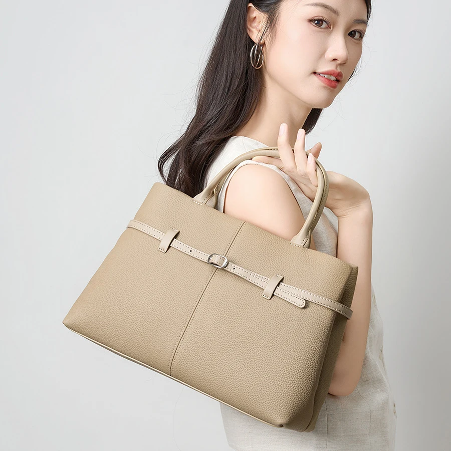 Elegant Women's Large-Capacity Luxury Tote and Shoulder Bag in Premium Cowhide