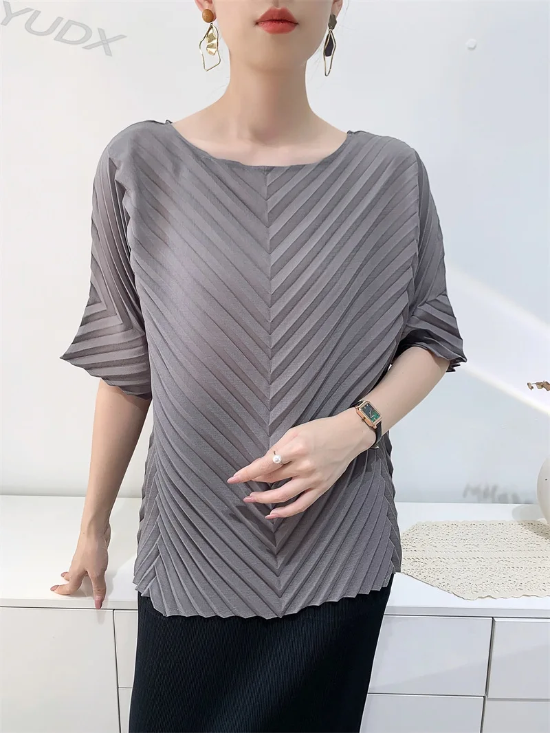 

Miyake Niche Fashion Design 2023 Summer Handmade T-shirt Women's Pleated Top Comfortable Casual Southeast Asian Women's Clothing