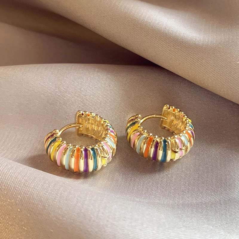 Neues Design, bunte Emaille-Streifen, Metall-Kreis-Ohrringe, 2024, modischer Goldfarben-Schmuck, luxuriöser Ohr-Accessoires für Damen und Mädchen – Detail 4
