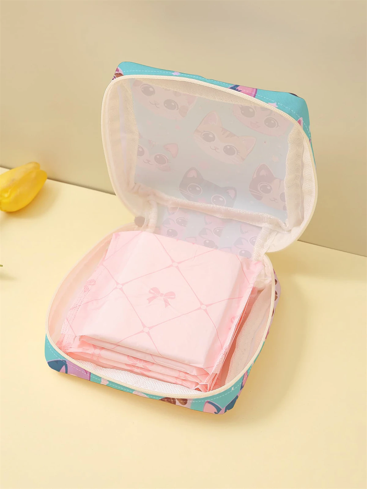 Girl and dog printed sanitary napkin storage bag, women's lightweight tissue bag, sanitary tissue bag