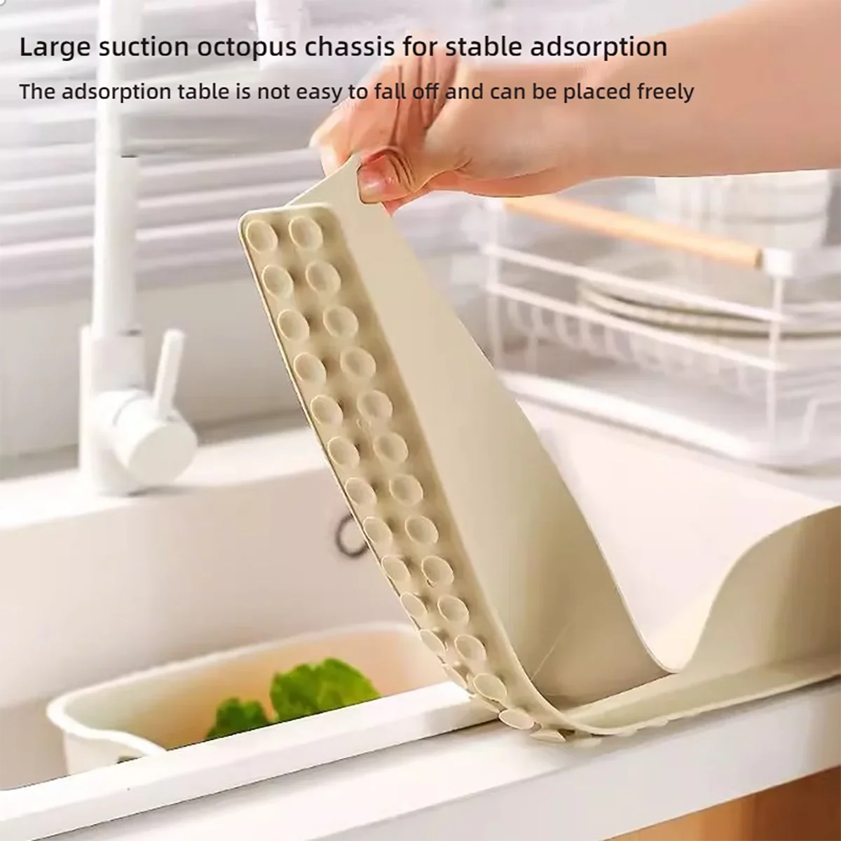 Kitchen Silicone Sink Splash Guard Body Suction Cup Design Flexible Silicone Sink Baffle Splash Guard Easy To Install Reusable