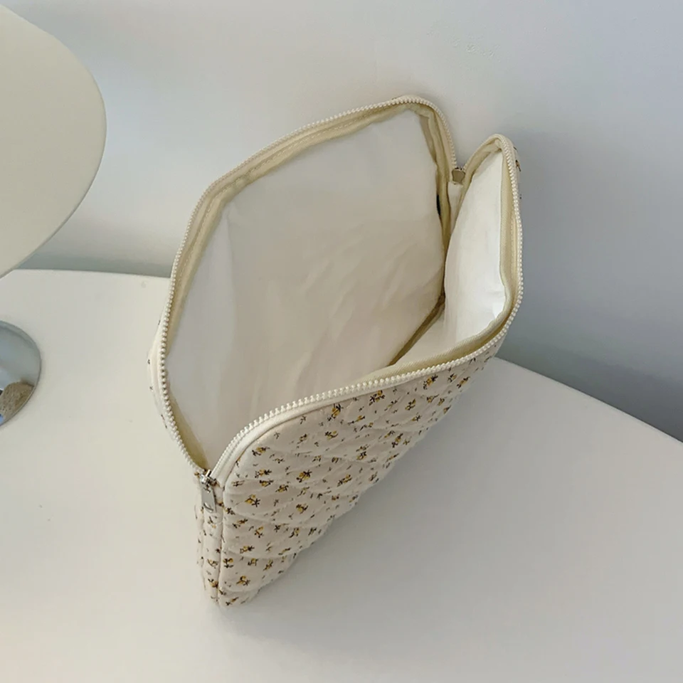 Chic Flower Printed Quilted Laptop Sleeve Case