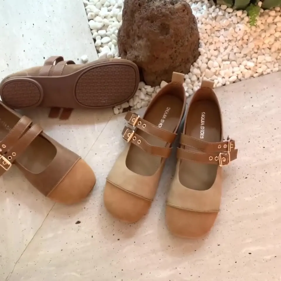 

Женские кроссовки с закрытым носком, Разноцветные Повседневные туфли из искусственной кожи на плоской подошве, с круглым носком, на ремешке с пряжкой, в Корейском стиле, 2024