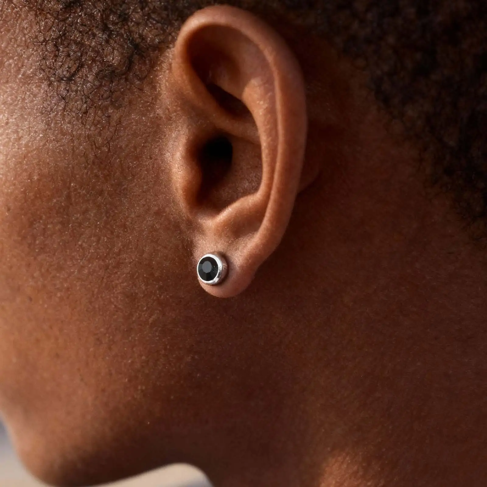 1 Paar runde Zirkon-Magnet-Ohrstecker-Clip-Ohrringe für Männer und Frauen, Punk-runde Zirkon-Magnet-Ohrringe, nicht durchdringender Schmuck – Detail 1