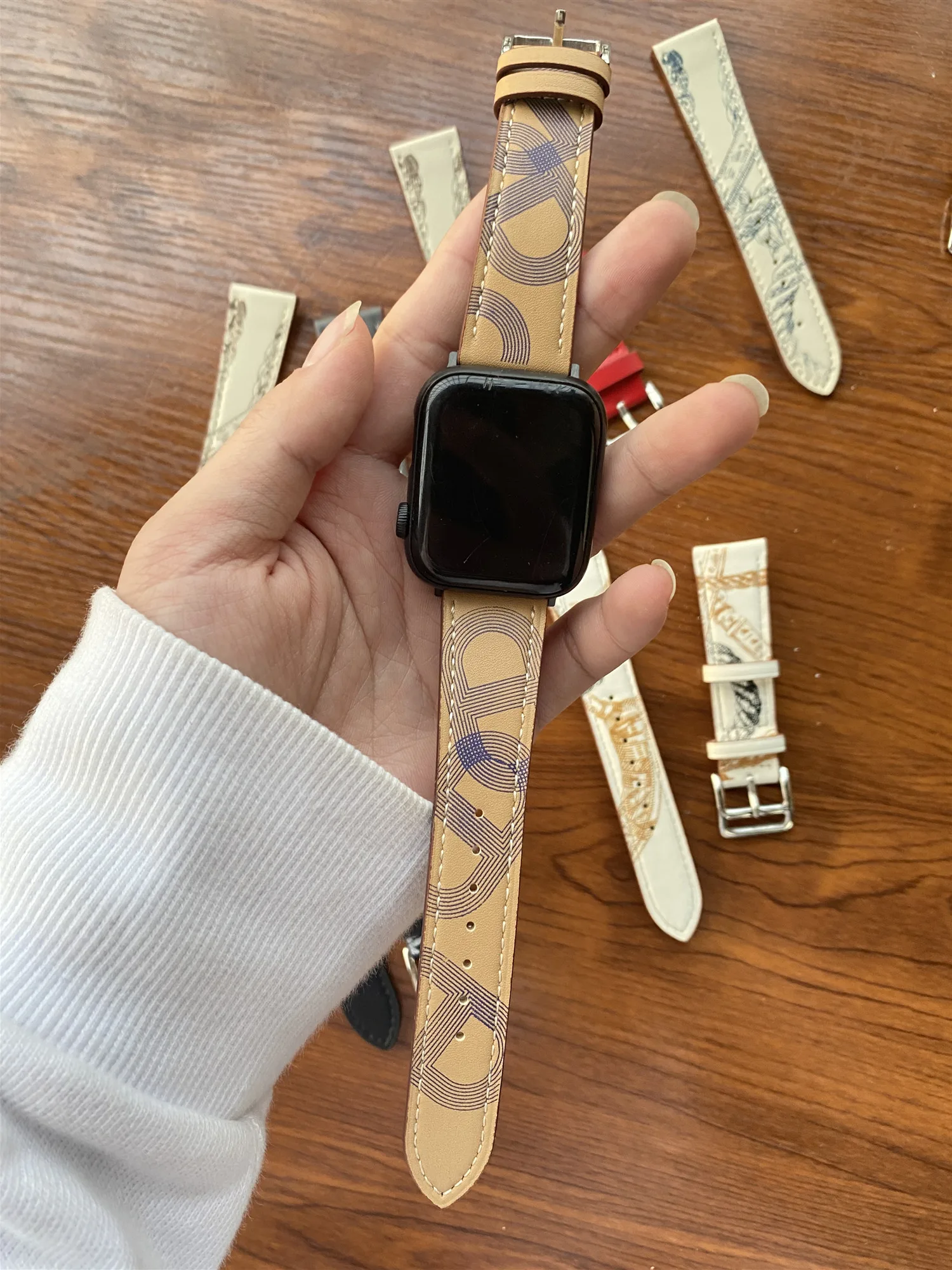 GUESS Logo Leather Band for Apple 42-44 mm Watch