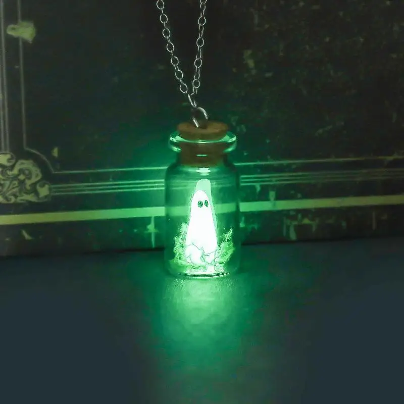 Leuchtende Geister-Halskette Halloween Winzige Leuchtende Flasche mit Geister-Motiv Ohrringe Kreatives Design Grüner Geister-Schmuck Geschenk