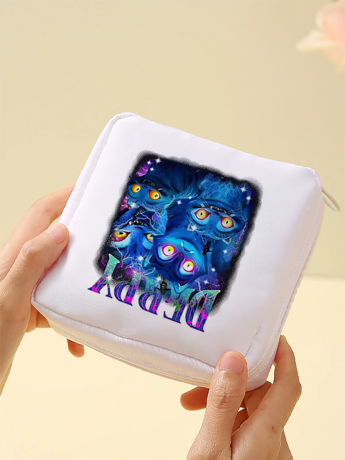 Cartoon pattern printed sanitary napkin storage bag, women's lightweight tissue bag, sanitary tissue bag