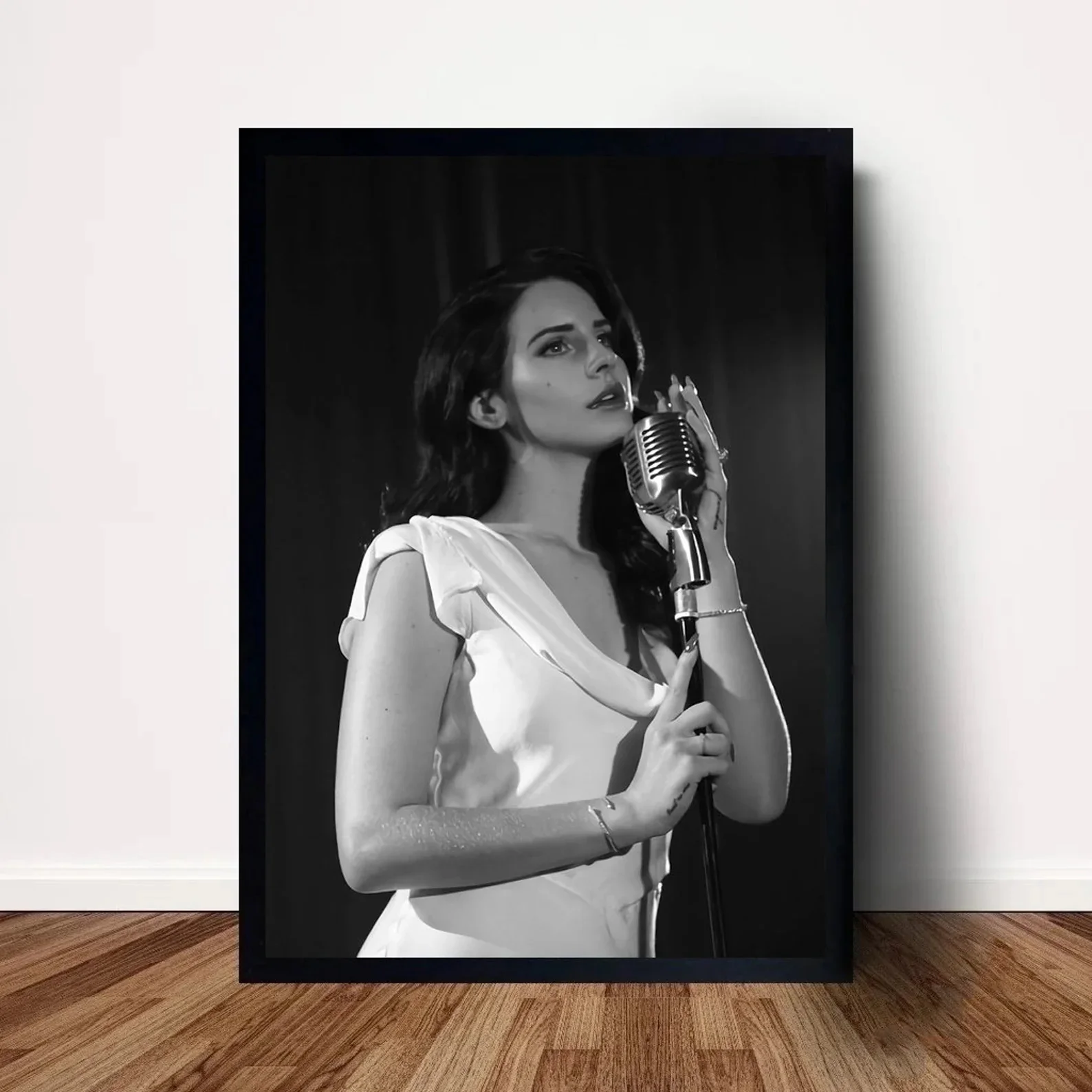 thumbnail image 1 of Póster de la cantante de música Lana Del Rey, modelo de lienzo, pintura, fumando, foto retro, retrato, imagen, bar, sala de estar, arte de pared, decoración del hogar, 1 of 5