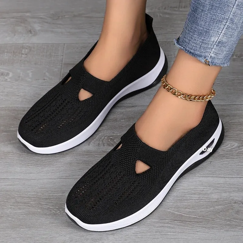 Women's Casual Flying Knit Shoes Soft Bottom Large Size Beijing Old Style Flat Bottom Shoes Comfortable Breathable Mom Shoes
