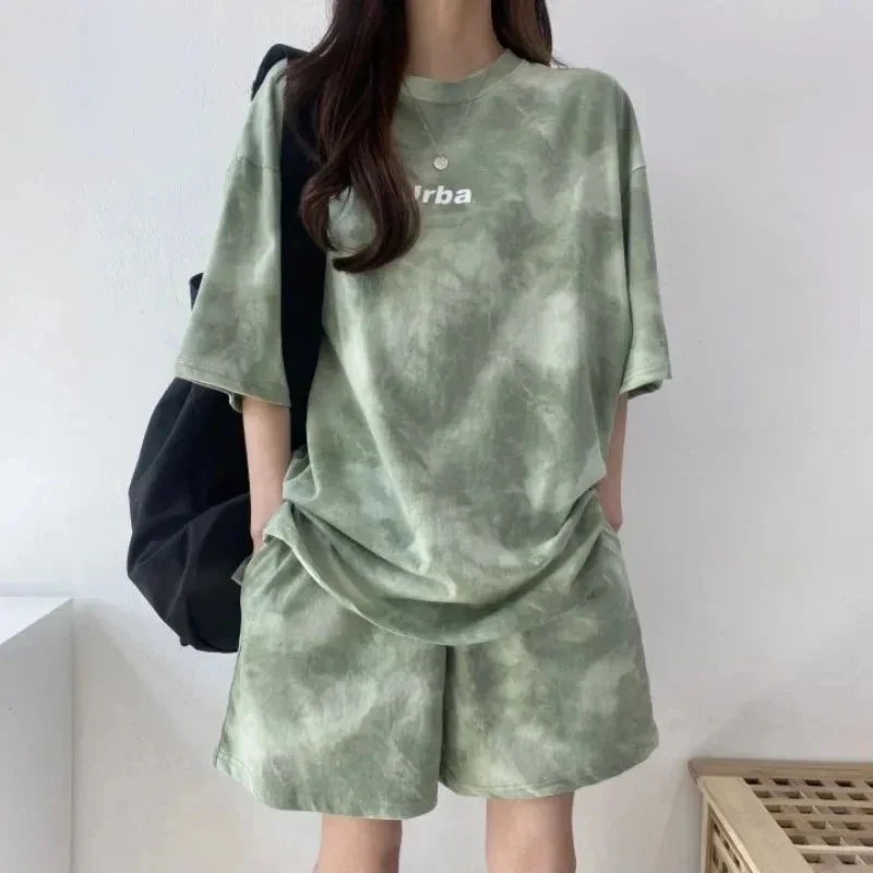 thumbnail image 1 of Conjunto de ropa de verano 2024 para mujer, camiseta de manga corta y pantalones cortos, 2 piezas, camisetas sueltas con estampado de camuflaje teñido anudado, traje deportivo informal nuevo, 1 of 5