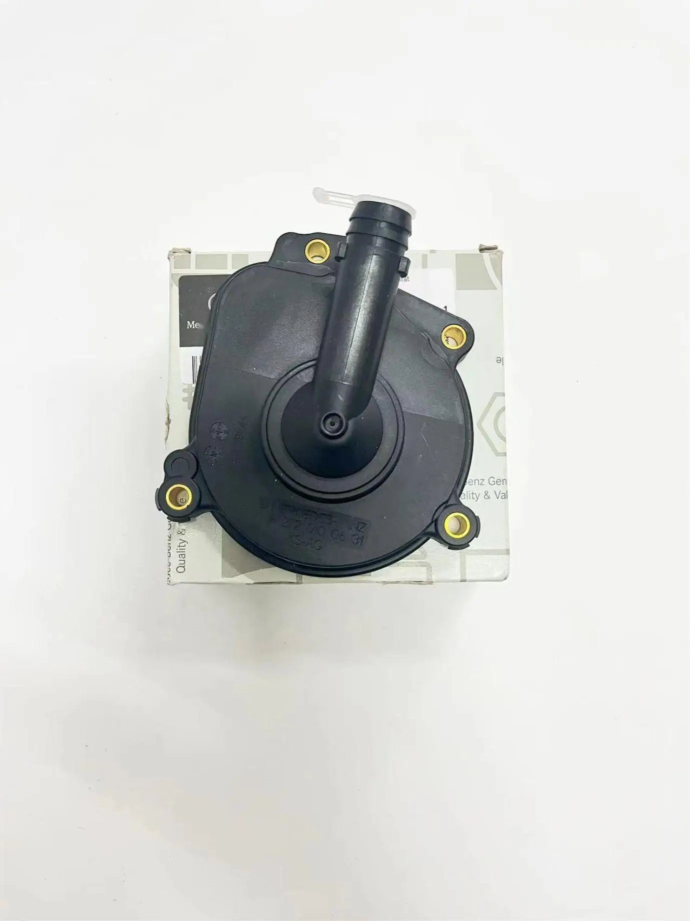 2720100631 2720100431 is suitable for the ventilation housing cover of Mercedes-Benz C230 C280 C300 C350 cl 550 M272 engine.