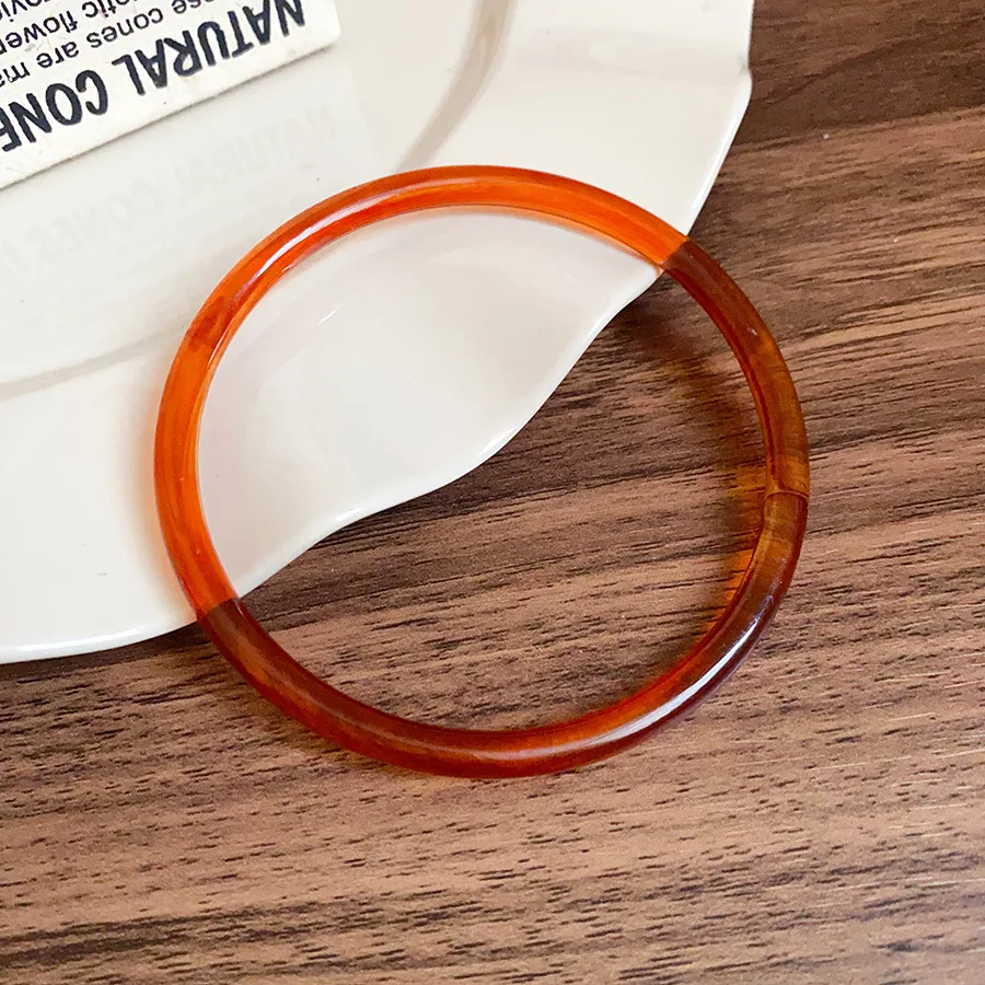Sleek Resin Acrylic Jade-Style Women's Fashion Bangle Bracelet