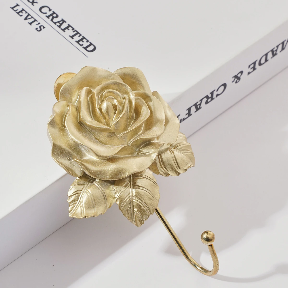 1PC, resin rose-shaped hooks, European retro gold and silver colored home decoration hooks