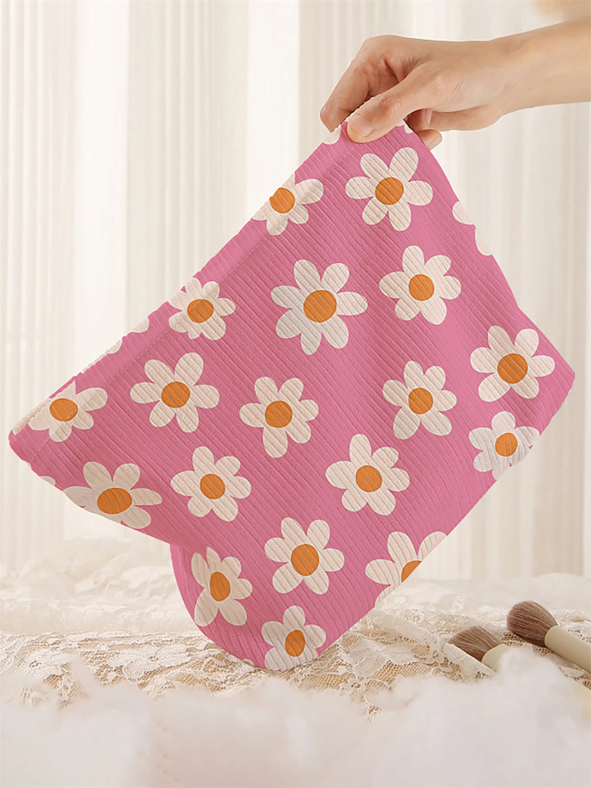 1 corduroy makeup bag with floral pattern, light zipper makeup storage box, multifunctional bag with lining