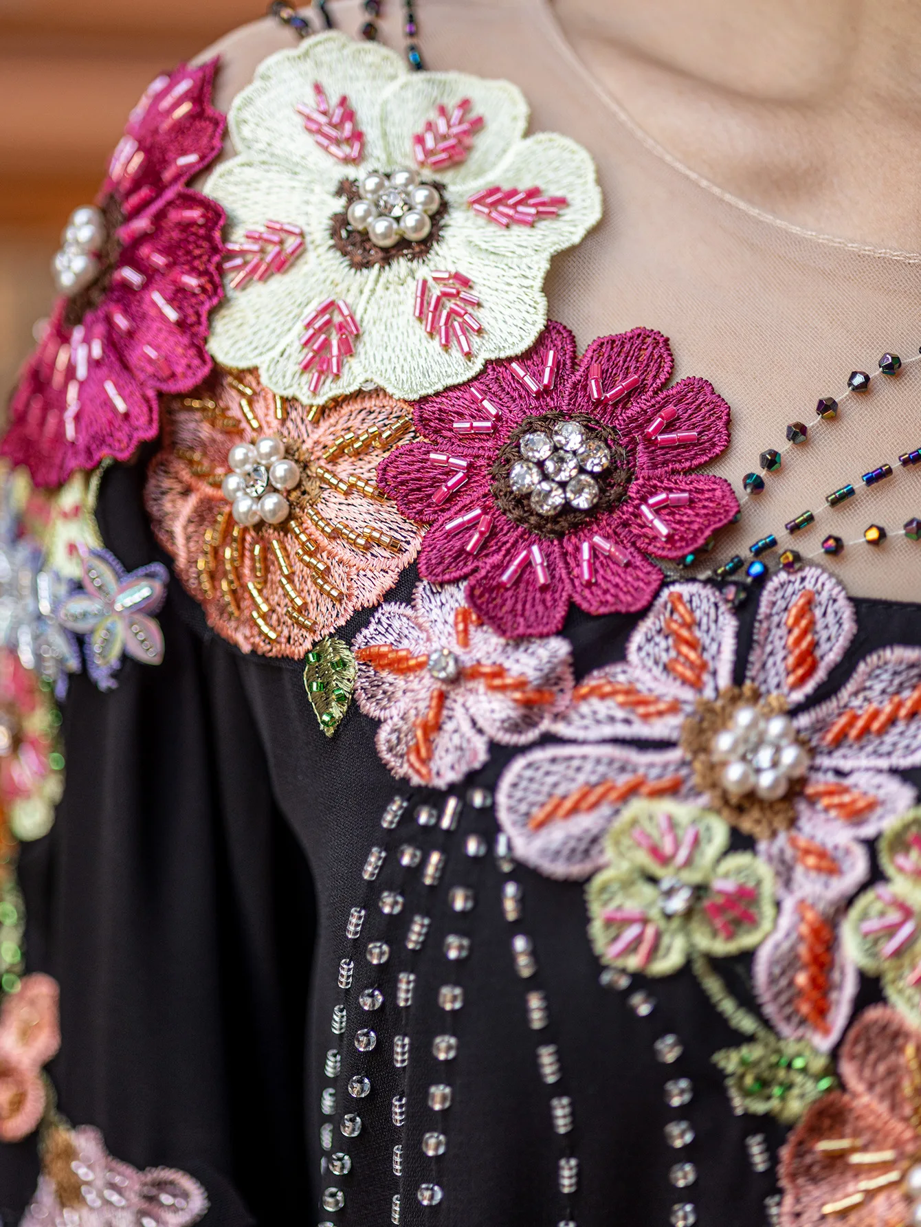 عبايات رمضان مزينة للنساء بأكمام طويلة للغاية للحف...