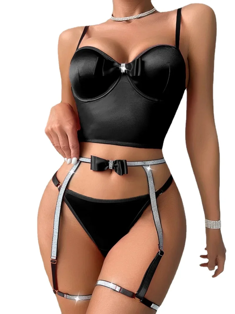 

Модный сексуальный комплект из трех предметов с подвязками из молочного шелка, бюстгальтер с открытой спиной и трусики, женская одежда для сна, забавное нижнее белье, комплект с бюстгальтером