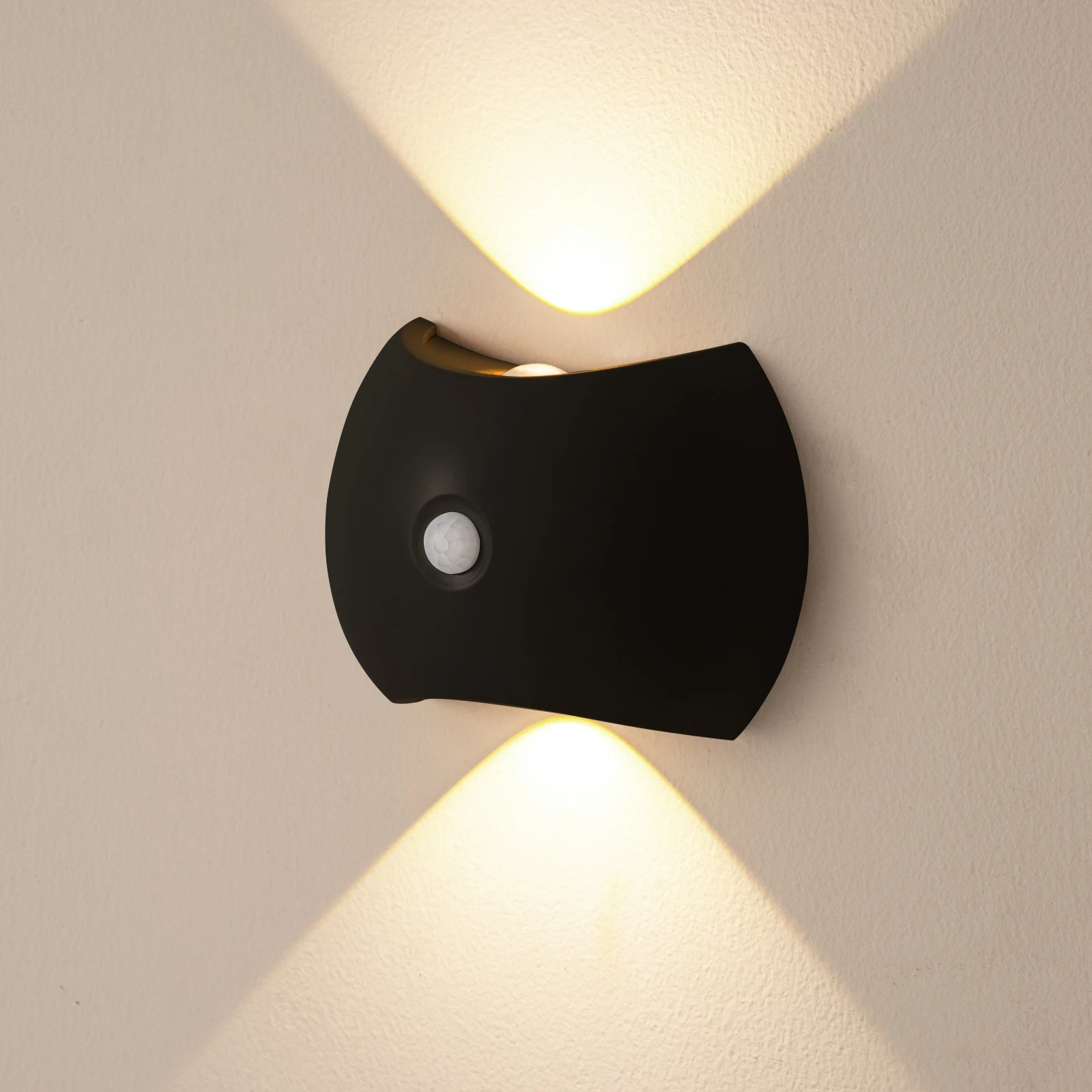 Akıllı Duvar Lambası Sensörle etkinleştirilen Koridor Işığı USB Tip-C Gece Lambası Ayarlanabilir Bahçe Avlu Duvar Lambası Atmosfer Işığı