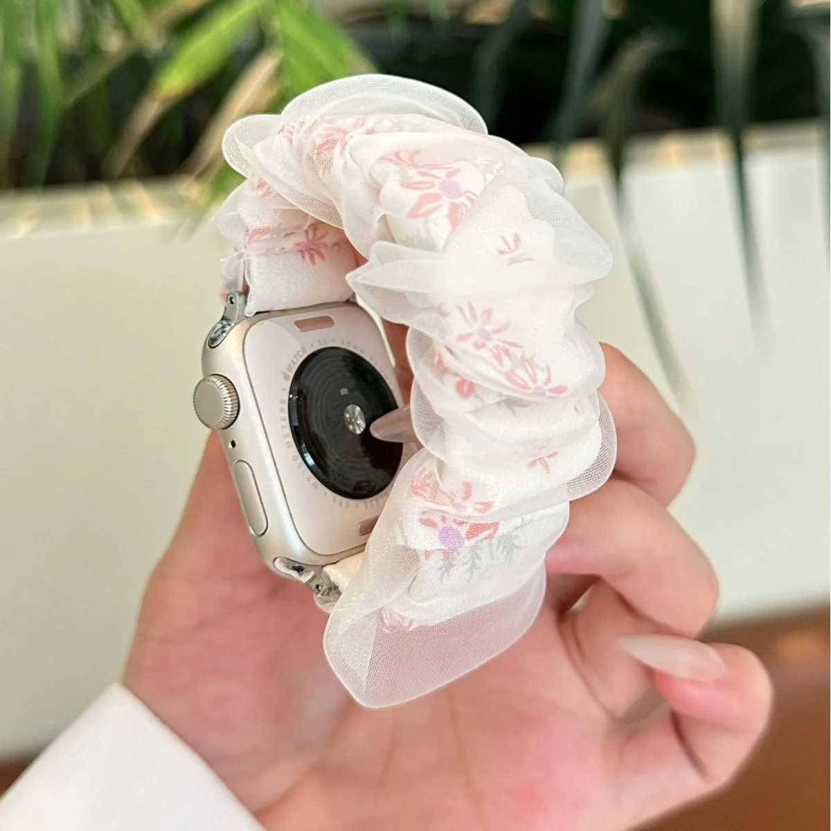 Chic Polka Dot Yarn Scrunchie Apple Watch Strap