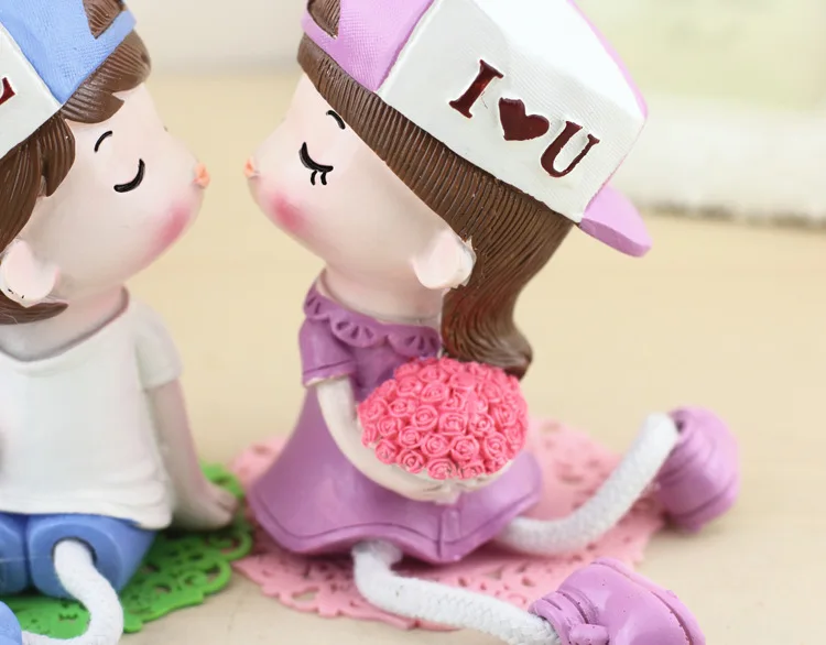 2pcs/set Miniature Ornaments Resin Dolls Hanging Feet Boy Girl Lovers Couple Figurines Craft Wedding Accessories Birthday Gifts