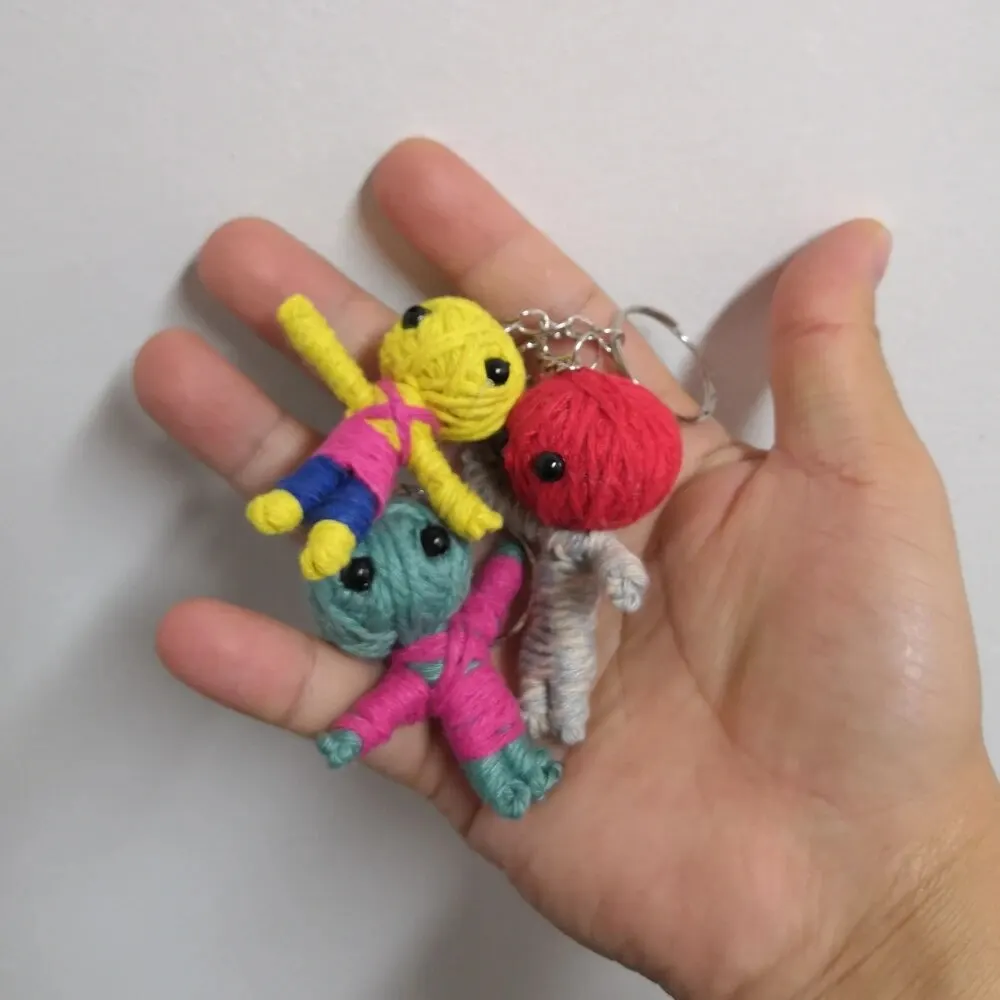 5pcs 복수 부두 인형 키 체인 뜨개질 패턴 미니 할로윈 선물 액세서리 홈 야외 인형 장난감 태국 저주 인형