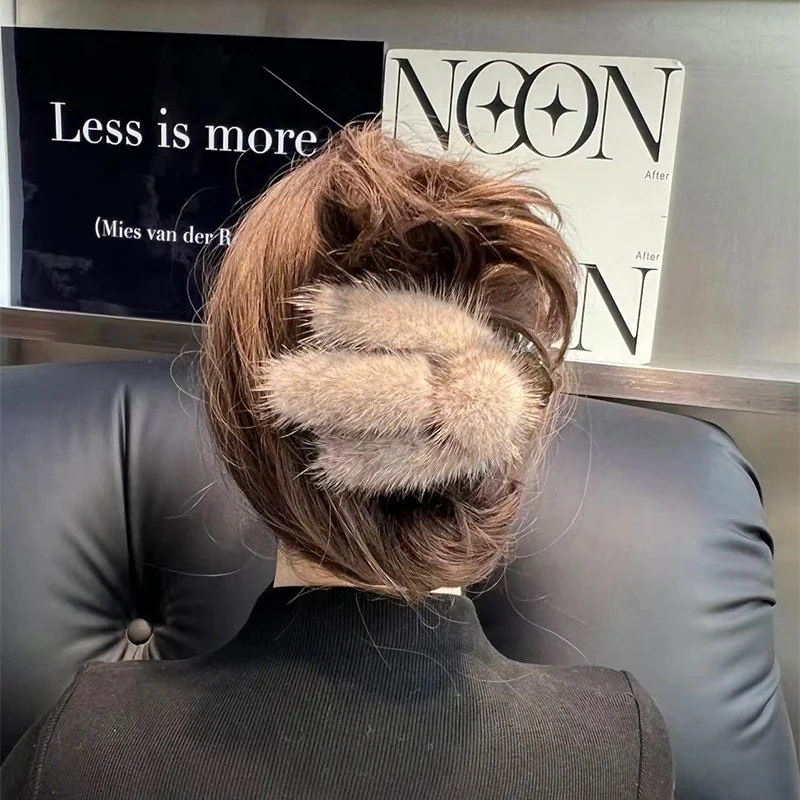 Korean Style Ladies Hairpin Luxury High Quality 100% Mink Hair Charm New Shark Clip Fashion Girls Hair Accessories Decoration 2023 korean rex rabbit hair new ladies fashion luxury claw clip summer high quality shark clip girls hair accessories decoration