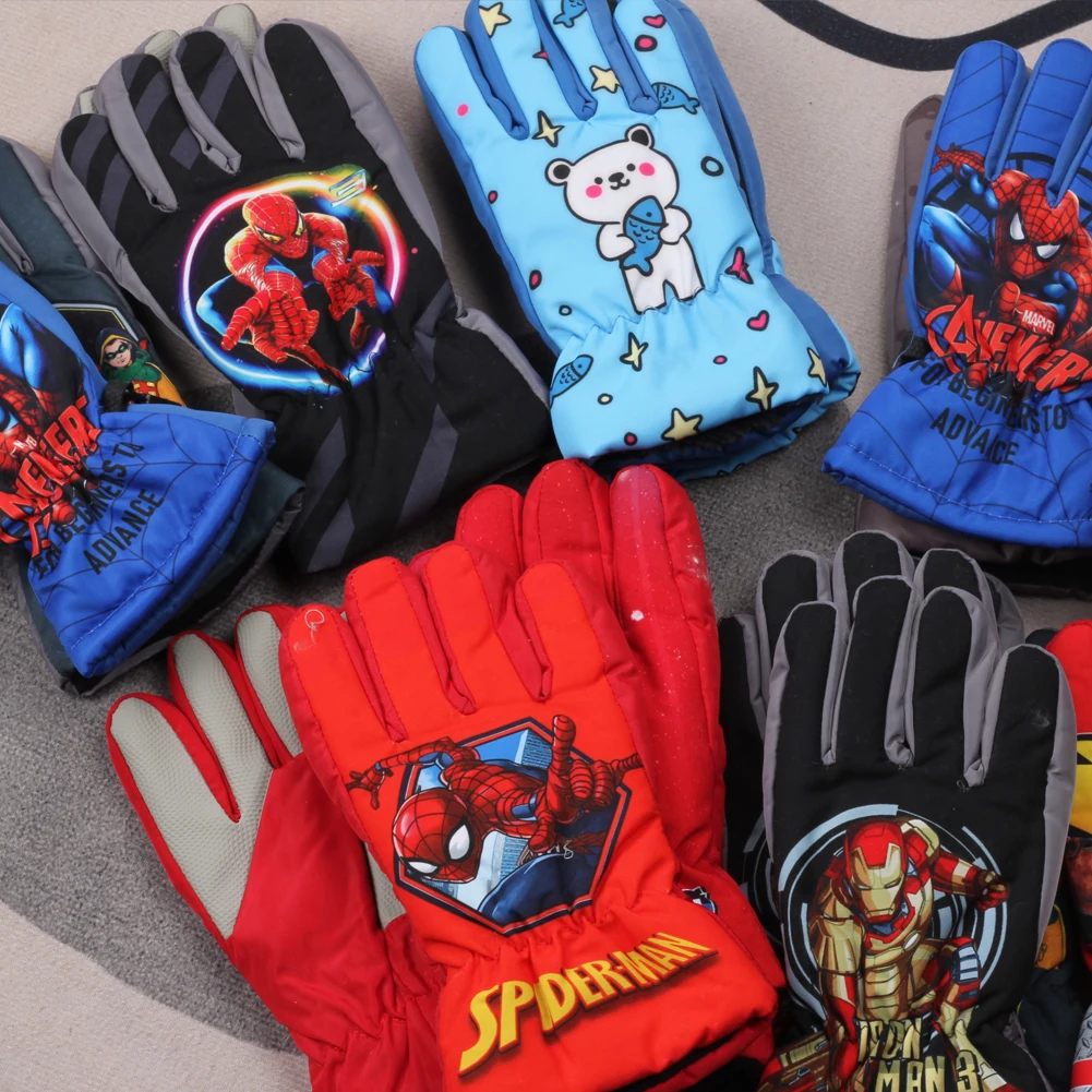 Winter Random children skiing gloves Outdoor cartoon windproof plush and thick insulation boys gloves 5-14Years 1pair winter gloves ski gloves