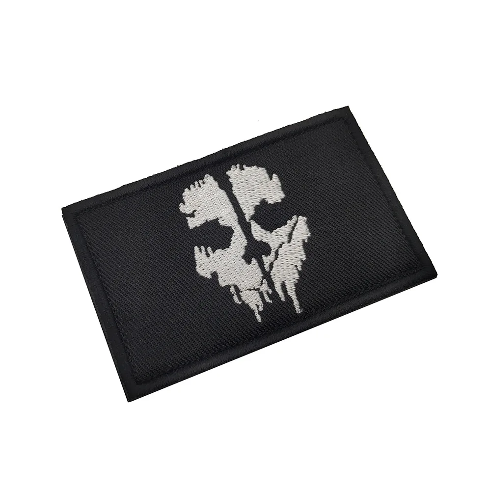 1달러에 고품질의 New Skull Logo Embroidery Hook and Loop Patch를 손에 넣으세요.
