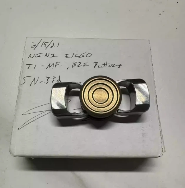 

Used EDC Modusworks Titanium knife pattern two page ergo Fingertip gyroscope Decompression toys