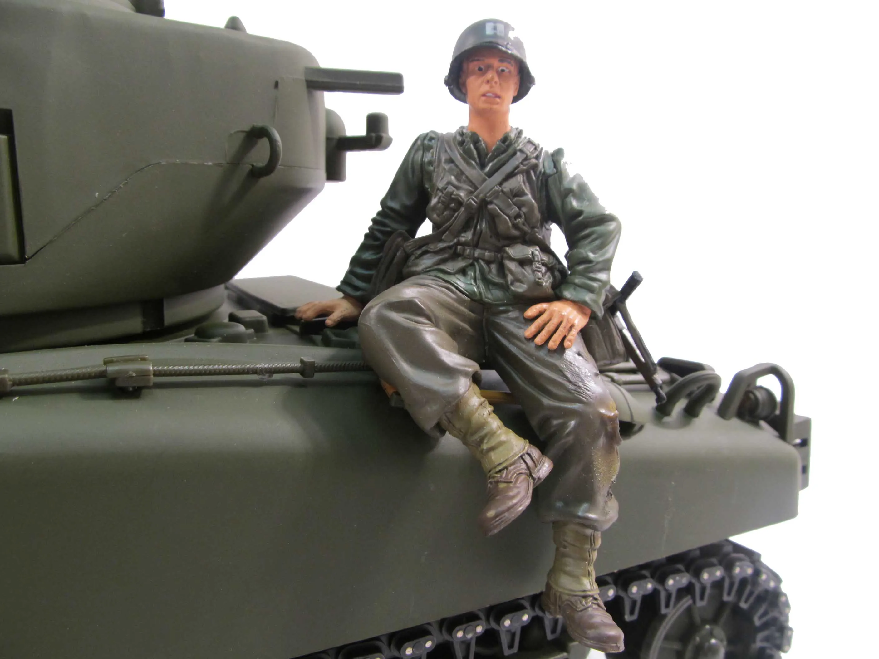 Vue de profil de la figurine de soldat américain 1/16 MF2003, montrant les finitions de la tenue et le casque.