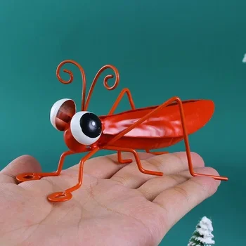 Metal Grasshopper Garden Decor 1