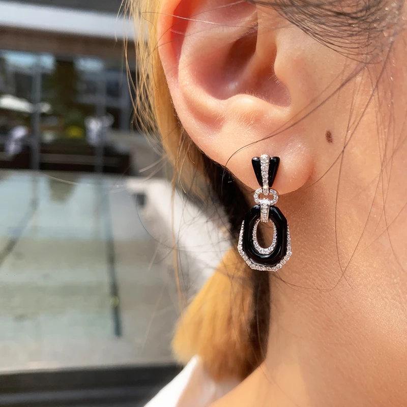 LUOWEND 18K White Gold Earrings Diamond and Black Onyx Earring Shiny Classic Shape Stud Earrings for Women High Engagement Party