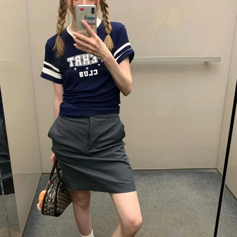 

2023 New Campus Style Letter Print V-neck T-shirt With Lace Embroidery No.8 Football Style Top