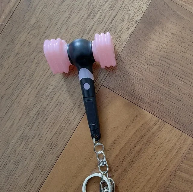 Kpop Mini Light Stick Pink Harmmer Plastic Keyrings Blink Lights Keychains with Batteries Gift