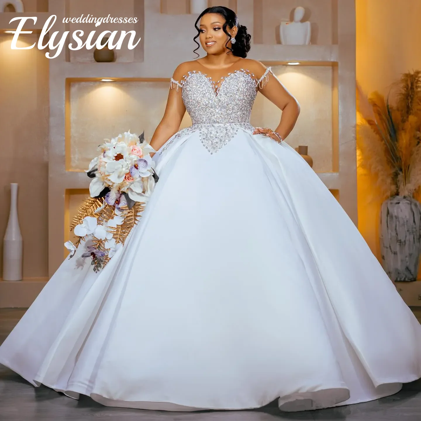 Abiti da sposa personalizzati per la sposa con strascico staccabile, modello a sirena, scollo trasparente, maniche corte, decorati con perline.