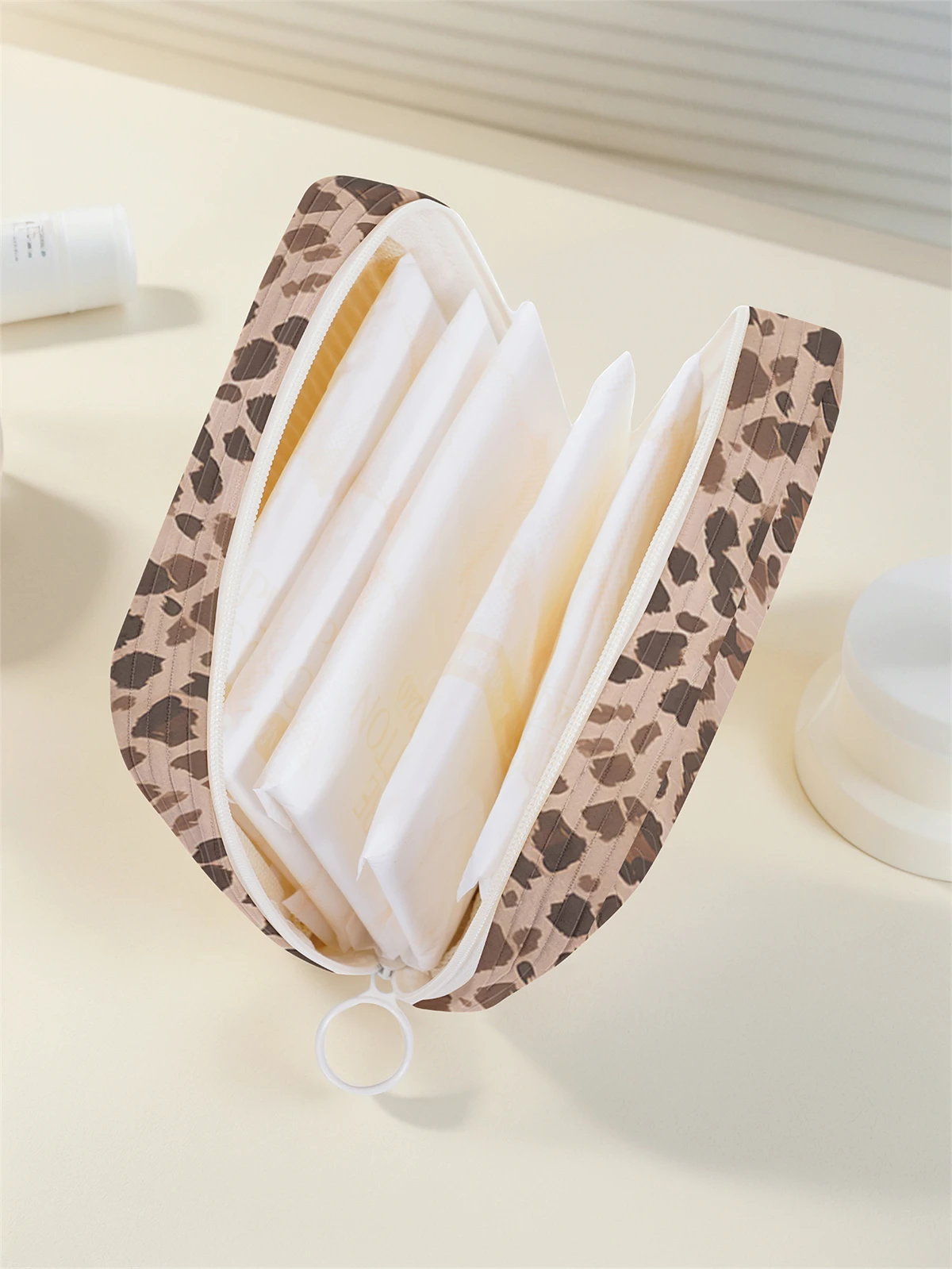 Leopard print bow pattern printed sanitary napkin storage bag, women's lightweight tissue bag, sanitary tissue bag