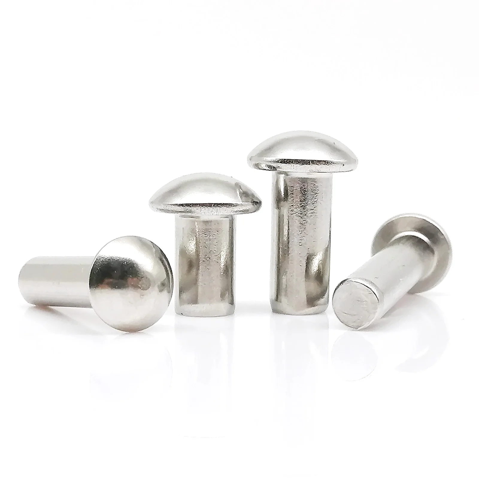 Remache sólido de cabeza semiredonda, botón de autoenchufe de acero