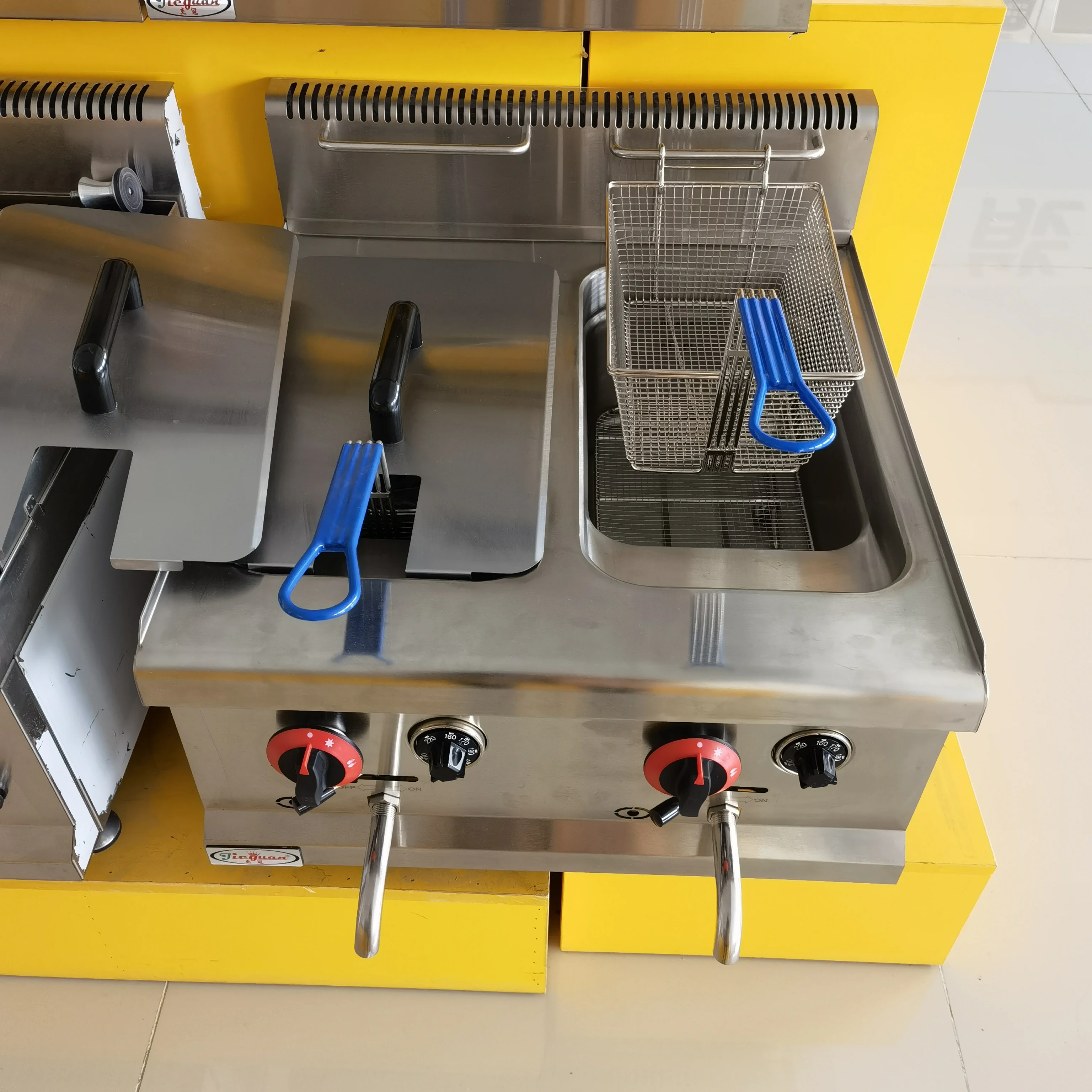 8L Desktop gas double cylinder double screen fryer 2