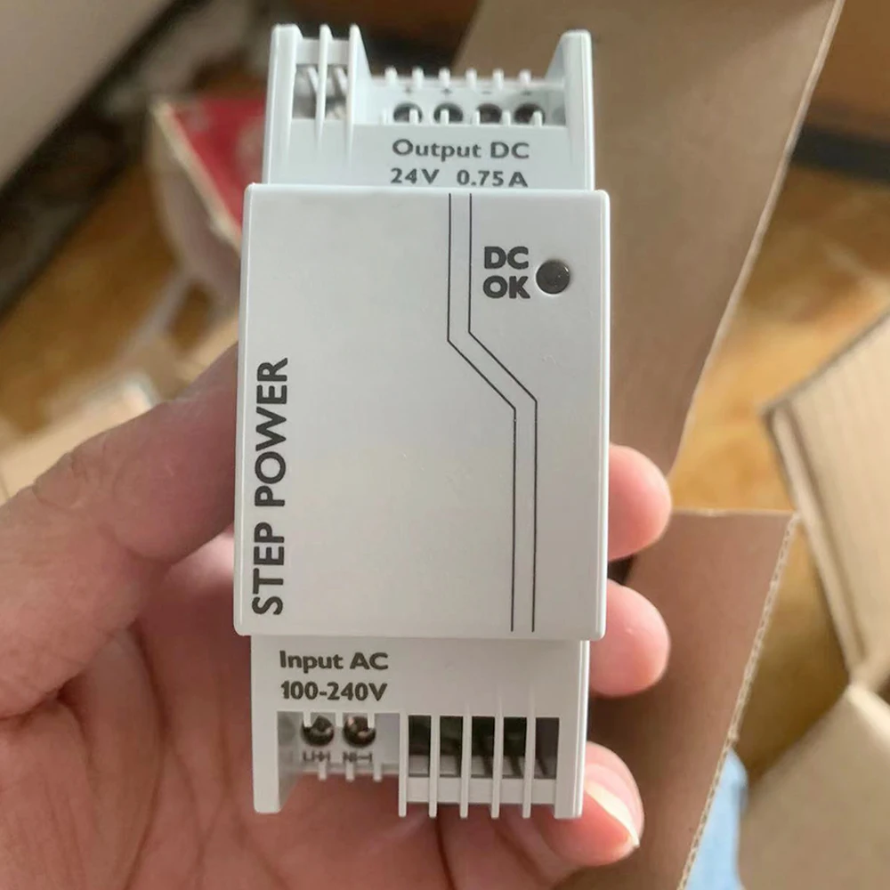 2868635 For Phoenix Power Supply STEP-PS/ 1AC/24DC/0.75 2 2868635 For Phoenix Power Supply STEP PS 1AC 24DC 0 75