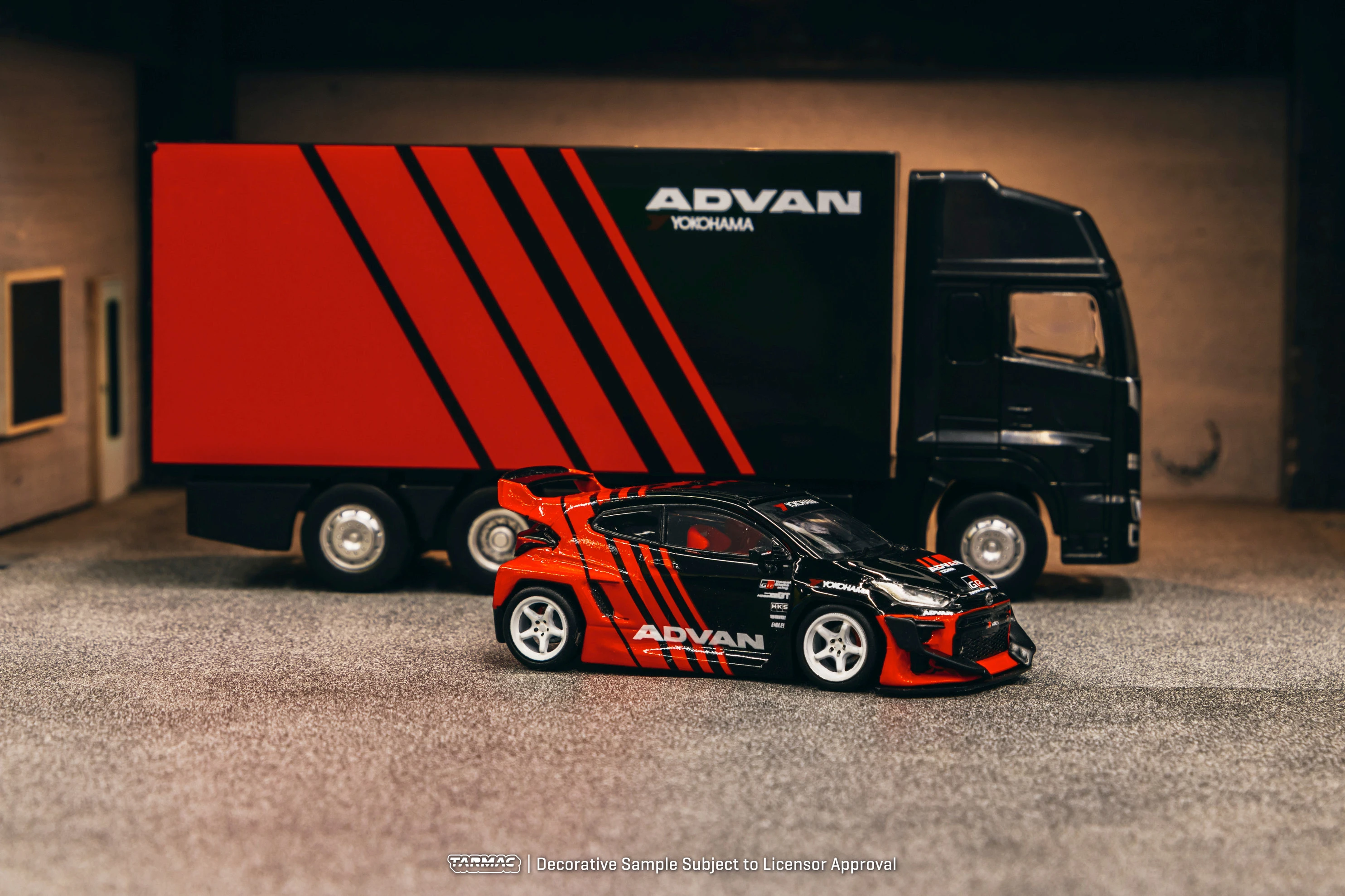

Tarmac Works 1:64 Pandem ADVAN With Truck Packaging Model Car