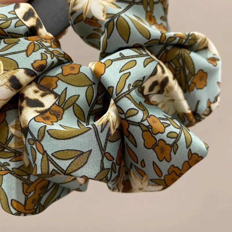 Modischer Haargummi aus Seidensatin, Vintage-Blumen-Haargummi für Pony-Haarband, Strand-Accessoires, aufrollbar, für Frauen und Mädchen – Detail 4