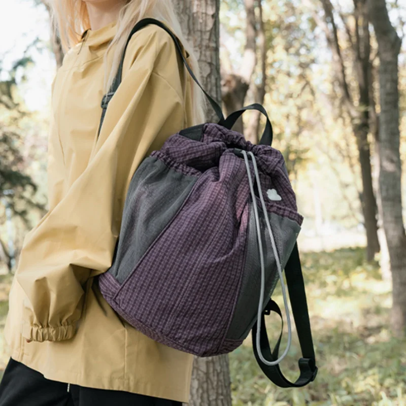 Zaino Minimalista Monocolore Leggero per Escursioni, Daypack Grande Capacità con Chiusura a Coulisse, Borsa a Spalla Casual per Pendolari - immagine 3