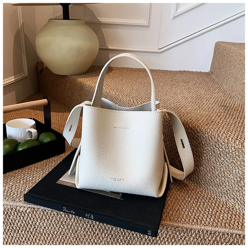 Borsa a secchiello di grande capacità retrò di moda 2025 Nuove borse a tracolla da donna solide versatili con senso avanzato Borsa tote casual - immagine 3