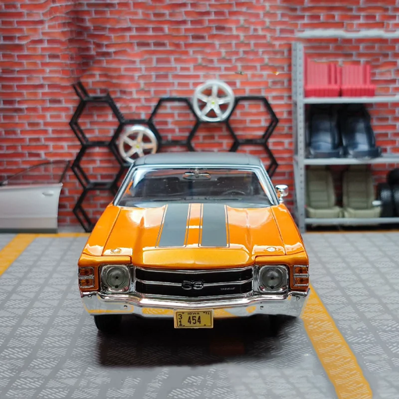 CHEVROLET CHEVELLE SS 454 Sport Coupe 1971 Orange 1:18 Model 31890OR