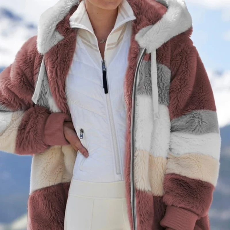 Рисунок 5 - Женское плюшевое пальто с капюшоном